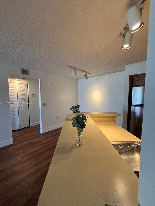 Building Photo - 12870 Vista Isles Dr