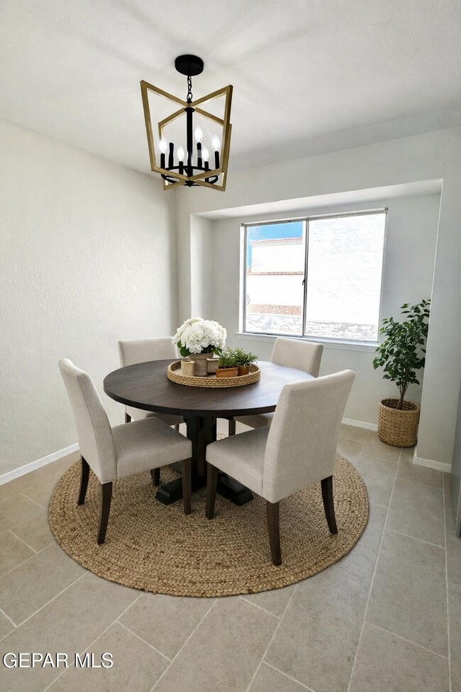 Building Photo - 740 Tepic Dr