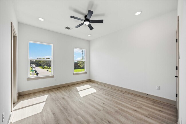 Building Photo - 7555 Calhoun Rd