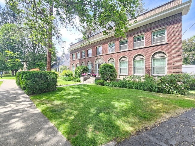 Building Photo - 2230 W Pacific Ave