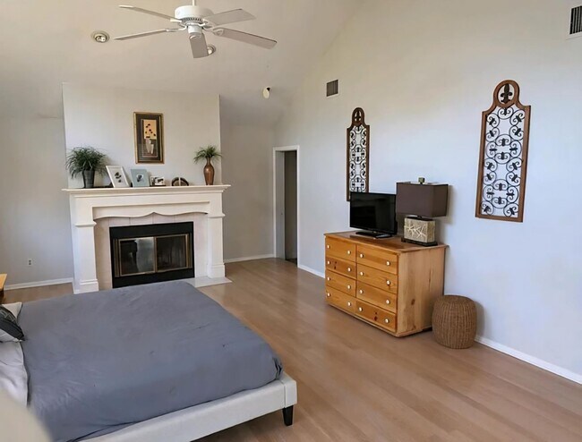 Building Photo - McGregor Woods  Community with Natural Surrounding Charm. Close to Sanibel.