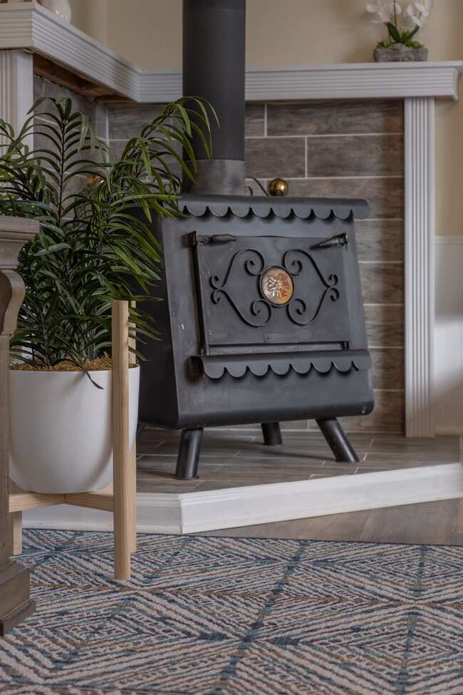 Building Photo - 428 Edwards Ave