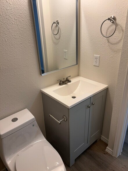 Building Photo - 502 Potomac St