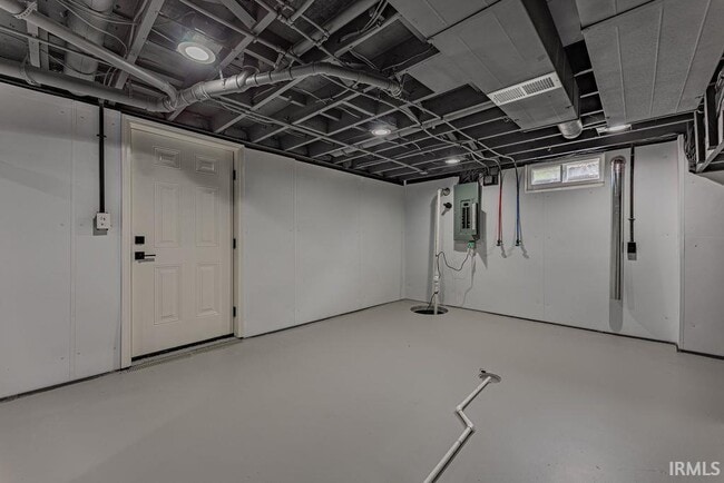 Building Photo - 2054 Conlin Ave