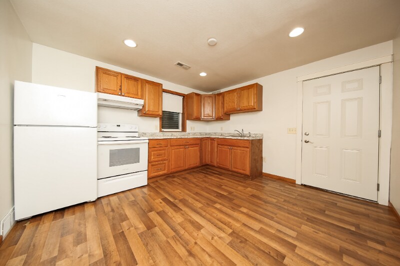 Building Photo - 808 S Grange Ave