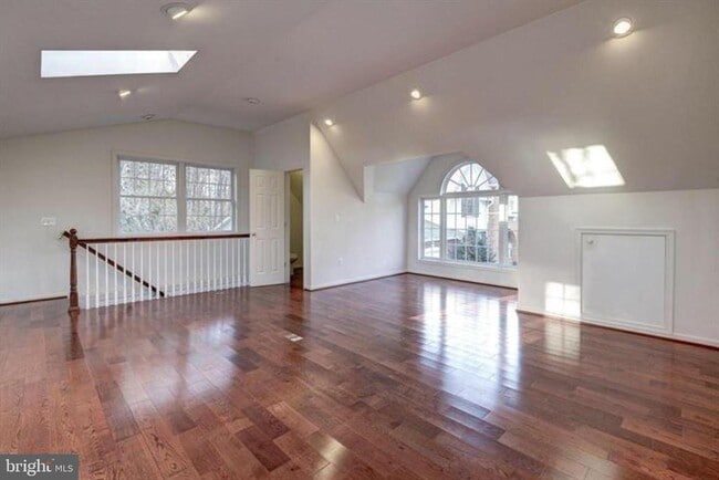 Building Photo - 2082 Hunters Crest Way