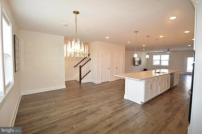 Building Photo - 44840 Tiverton Sq
