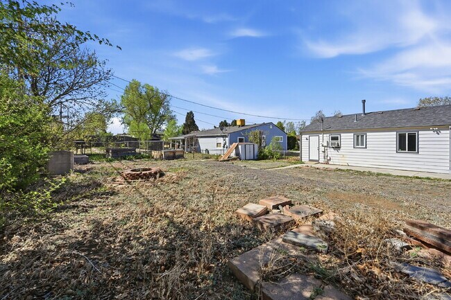 Building Photo - $2,140.95 -  2 bed, 1 bath located in Denver with a big backyard and In Unit Laundry!