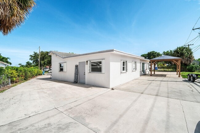 Building Photo - 403 S 13th Ct