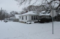 Building Photo - 995 Lakeview St