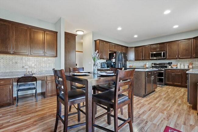 Building Photo - N42W22770 Beacon Ct