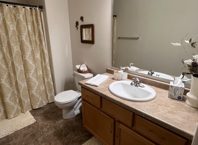 Building Photo - "Spacious 3-Bed, 2-Bath Sanctuary in Minot – 1817 Sq. Ft. of Comfort and Style!"