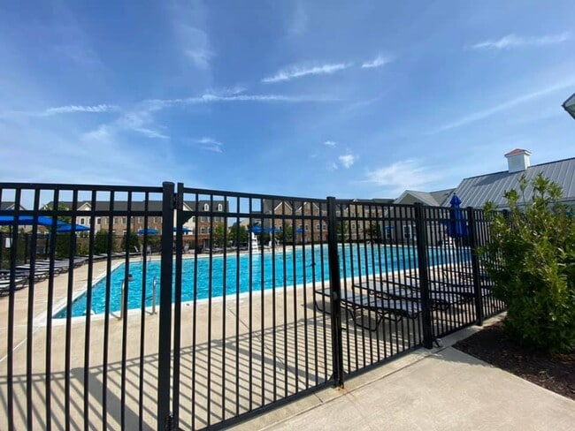 Building Photo - Immaculate & Stunning 3 Bedroom 2.5 Bathroom Brick, End-Unit Condo Style Townhome In Luxurious An...