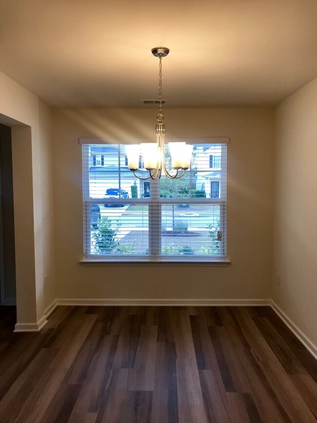 Building Photo - BEAUTIFUL! 4 Bedrooms/3.5 baths in Wild Wing. Spacious & Tons of space!