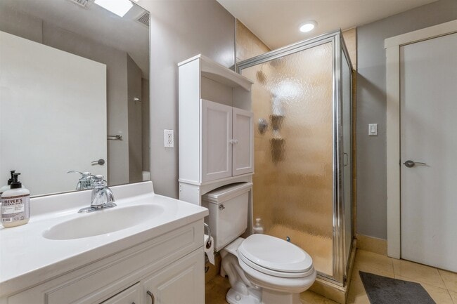 Building Photo - 1100 Clinton St