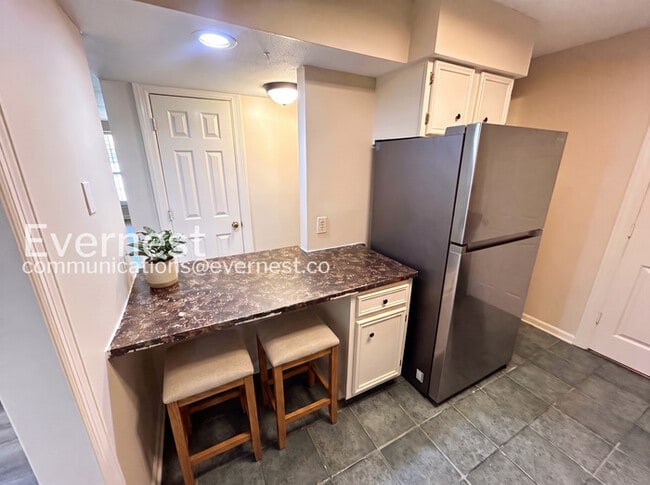 Building Photo - 2-Bed/2-Bath Home/Available Now!