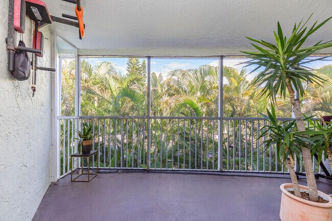 Building Photo - 961 S Ocean Dr