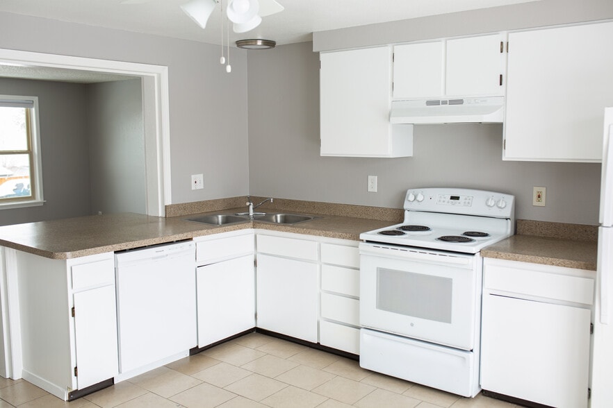Kitchen - 3595 S King St
