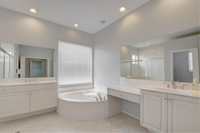 Building Photo - 9864 Woolworth Ct