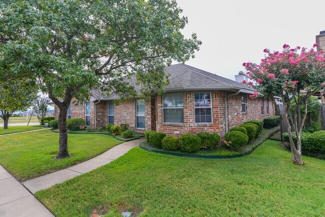 Building Photo - Spacious 2 Bedroom, 2 Bath Duplex – Over 1...