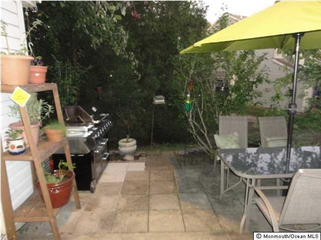 Building Photo - 45 Liverpool Ct