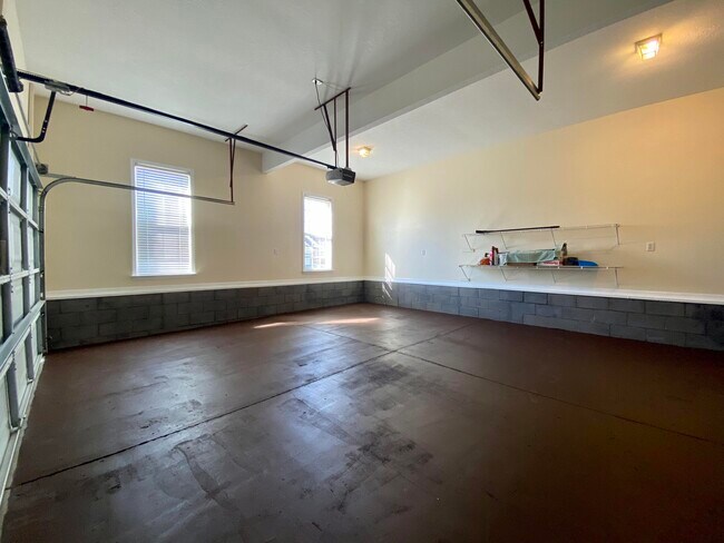 Building Photo - 4858 Somerset Dr