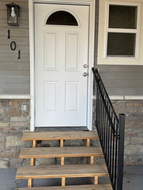 Building Photo - 227 Crestone Ave