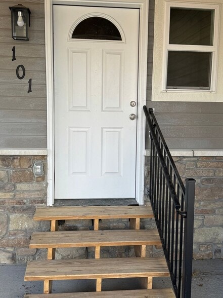 Primary Photo - 227 Crestone Ave