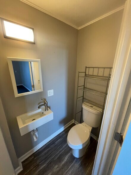 Building Photo - 1389 Broadway