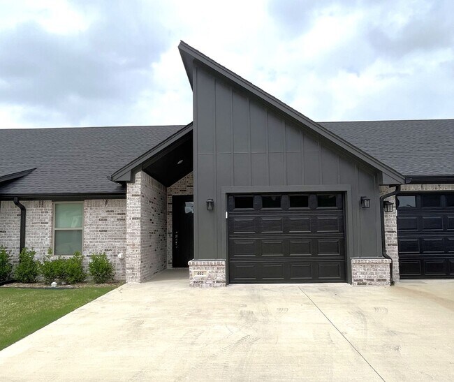 Interior Photo - The Glen