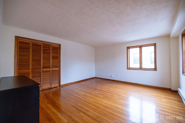 Building Photo - 353 Springfield Ave