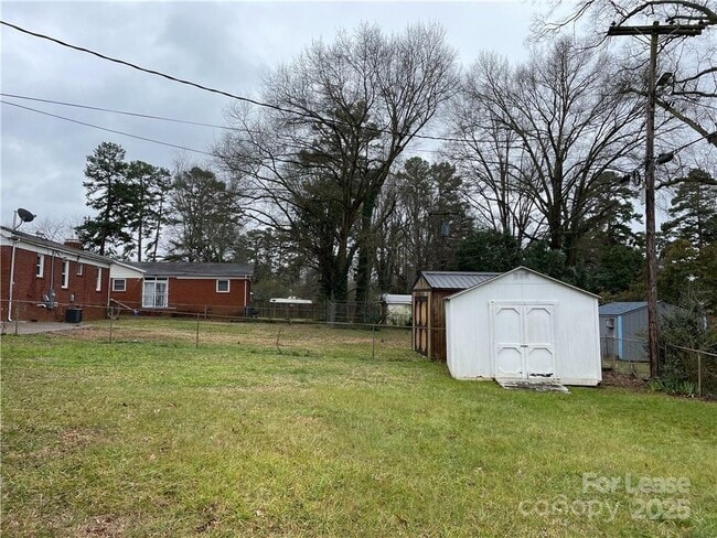 Building Photo - 3847 Whitehall Dr