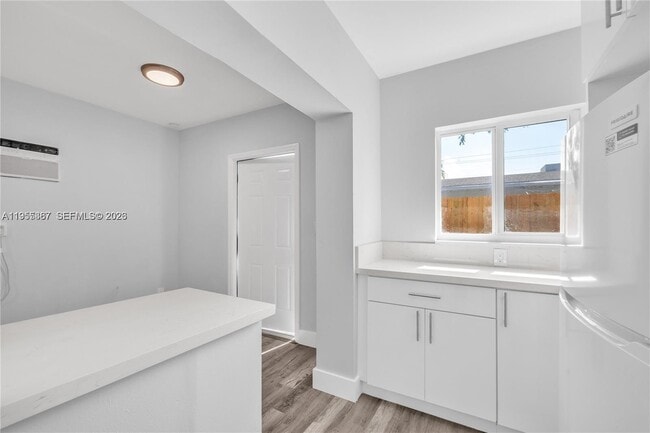 Building Photo - 2729 SW 18th St