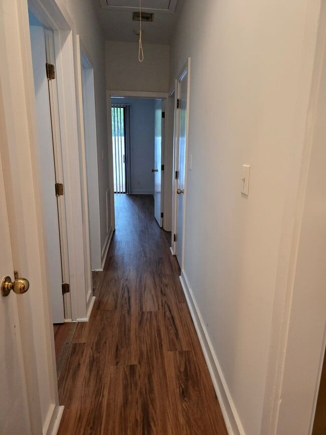 Building Photo - Multigenerational or Grad Student Living! Spacious One-Story End Unit in Prime Location on 54