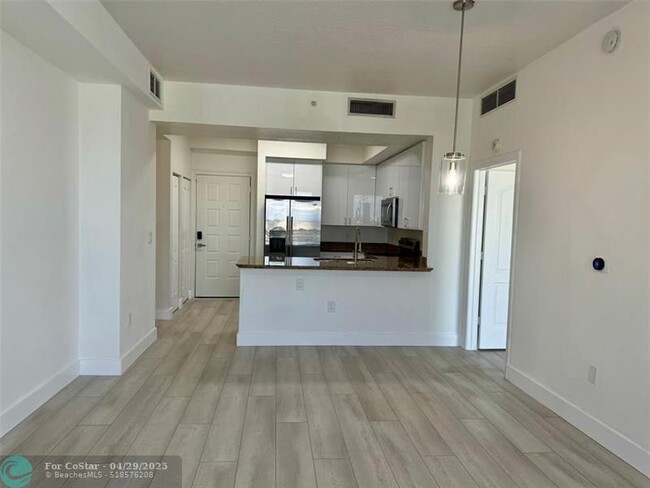 Building Photo - 1830 Radius Dr