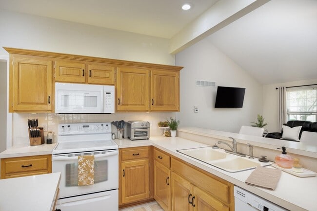 Building Photo - 2216 Berkshire Dr