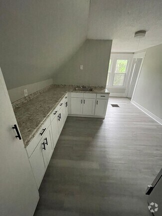 Building Photo - 12 Harding Pl