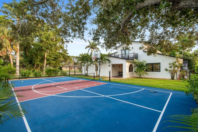 Building Photo - 612 Montezuma Dr