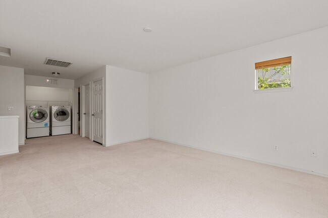 Building Photo - Stunning 3 bed, 2.5 bath home in desirable Bothell neighborhood