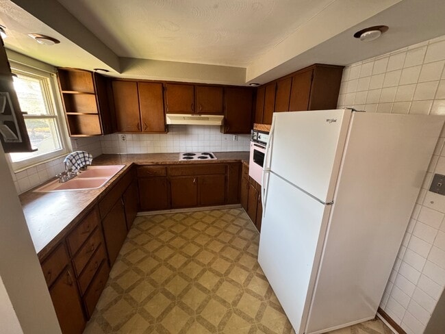 Building Photo - 626 W Warren St