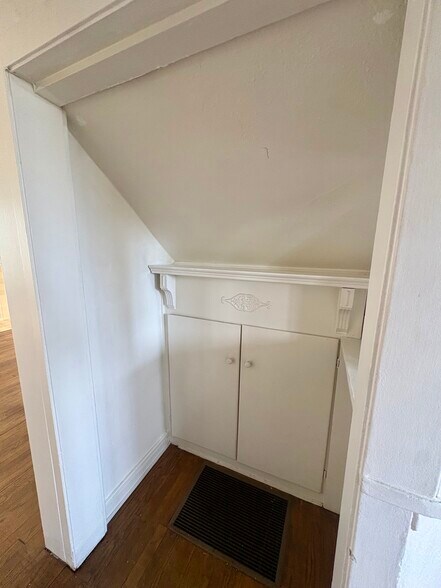 Storage nook - 8512 Saturn St