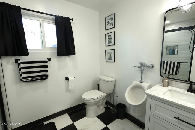 Building Photo - 1011 W Elna Rae St