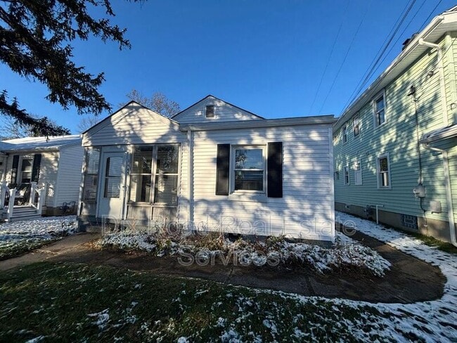 Building Photo - 1445 Southlyn Dr