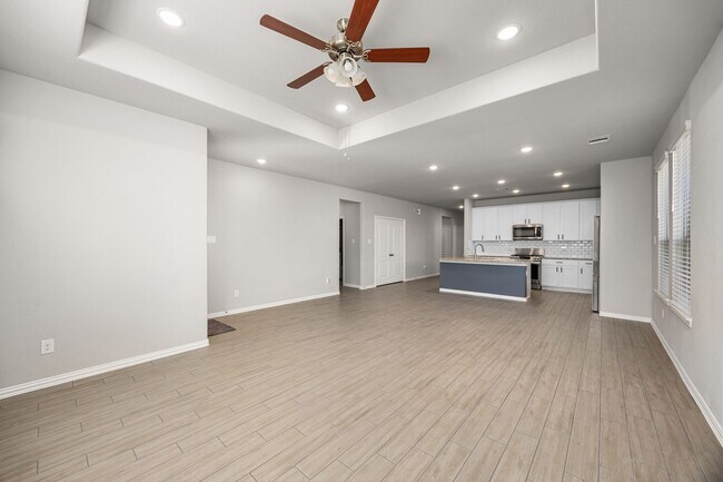 Building Photo - 8315 Divot Trce