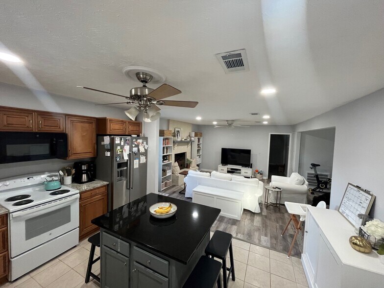 Living / Kitchen - 406 Wittel Ave