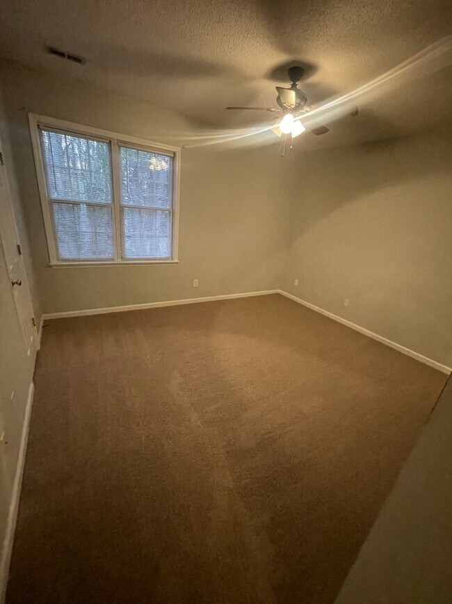 Building Photo - 10829 Farmville Rd