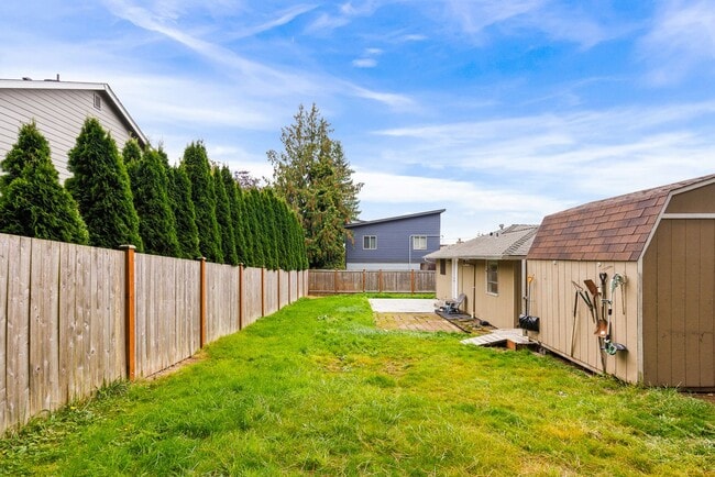 Building Photo - Lynnwood 4 Bedroom Rambler - Huge Lot and Storage Shed - NO CARPETS