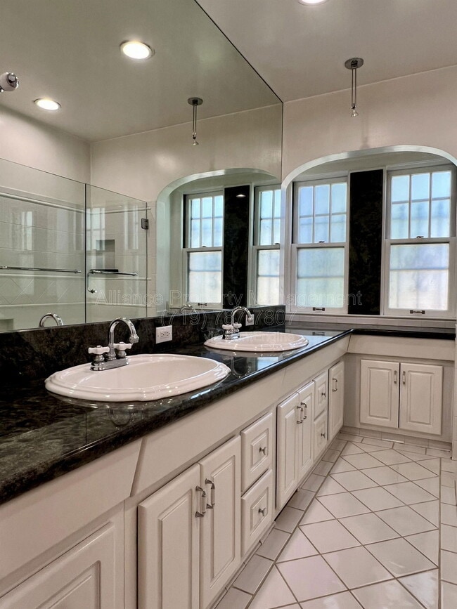 Building Photo - 401 Cheyenne Blvd