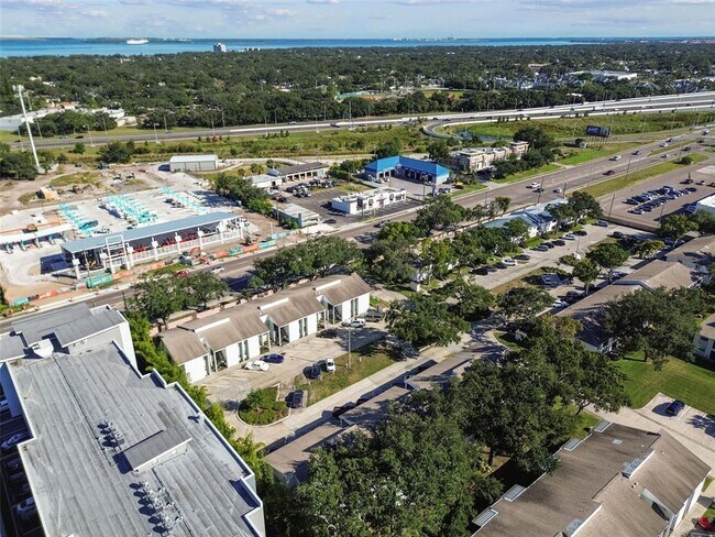 Building Photo - 3803 N Oak Dr