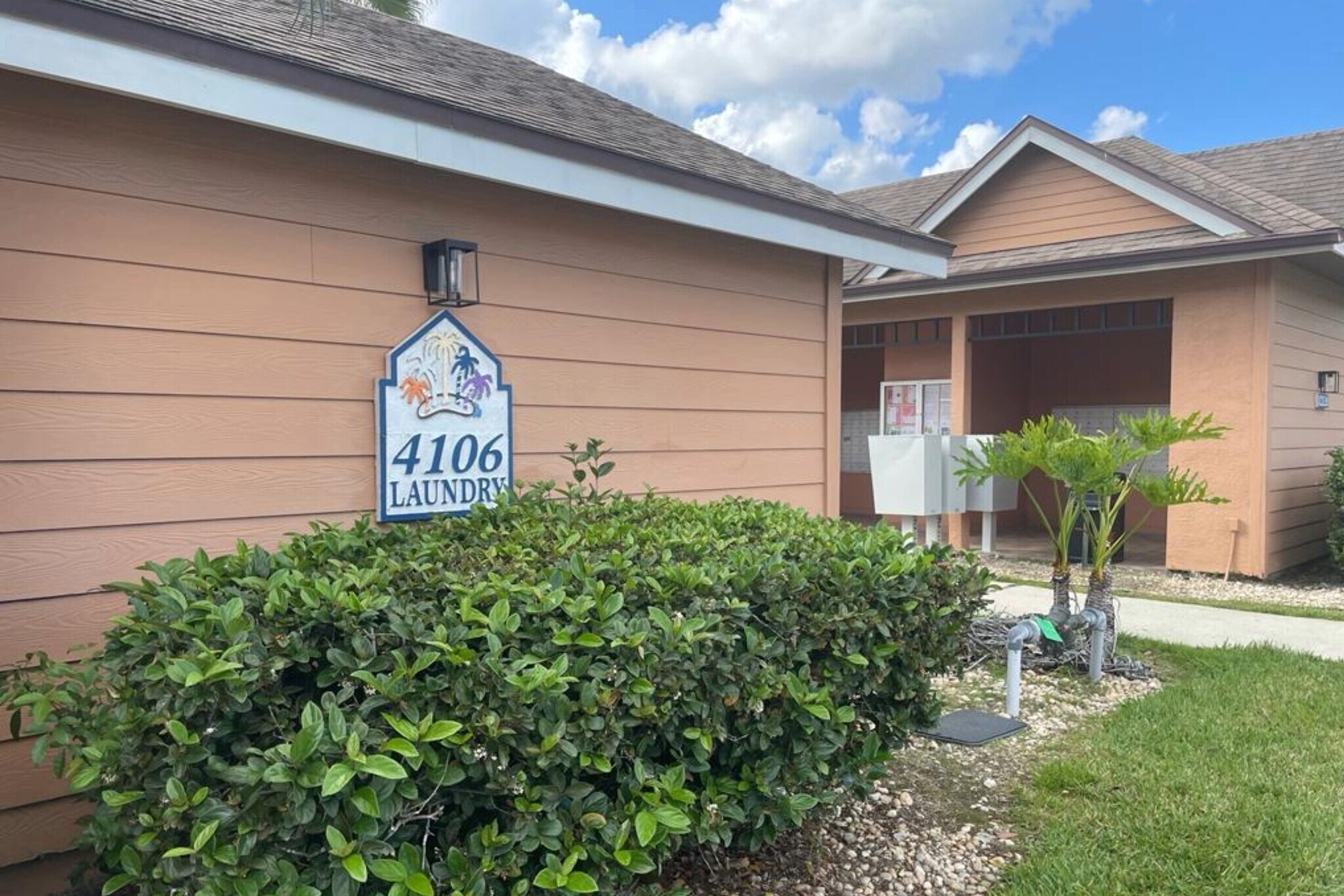 Building Photo - 2214 Grand Cayman Ct